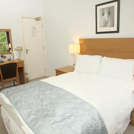 Cliff Lawn 4* Λιντς