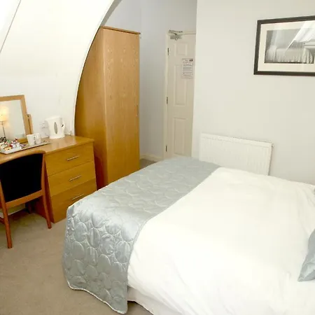 Cliff Lawn 4*