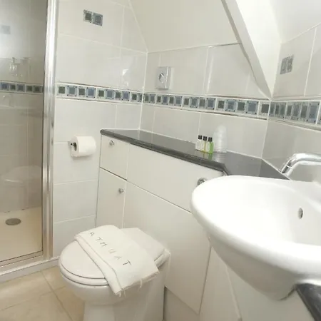 Πανσιόν Cliff Lawn 4*