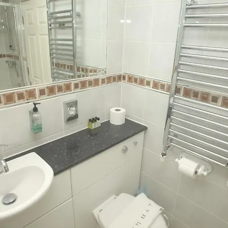 Cliff Lawn 4* Leeds (West Yorkshire)