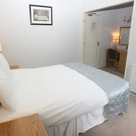 Πανσιόν Cliff Lawn 4*