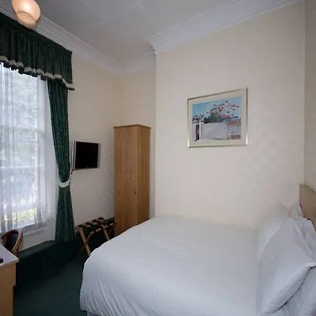 Cliff Lawn 4*