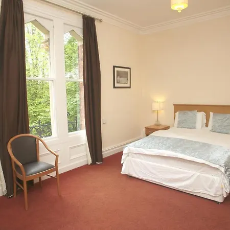 Cliff Lawn Guest house 4*