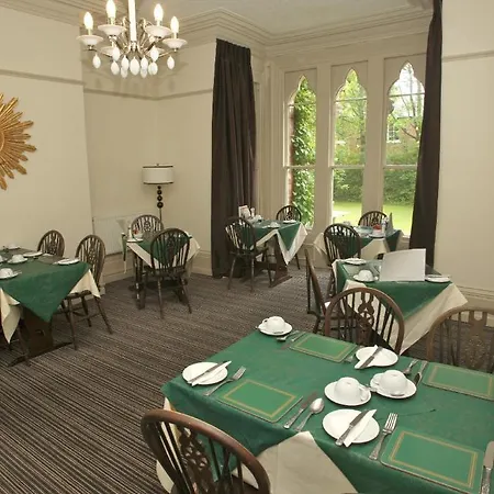 Cliff Lawn 4* Leeds (West Yorkshire)